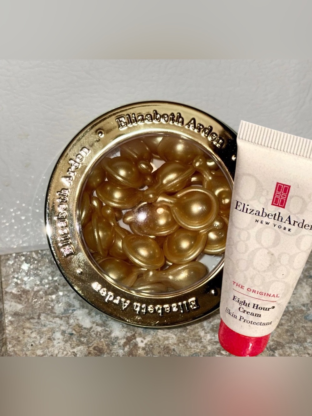 Elizabeth Arden ADVANCED CERAMIDE CAPSULES DAILY YOUTH SERUM 30 ct. & Hand Cream